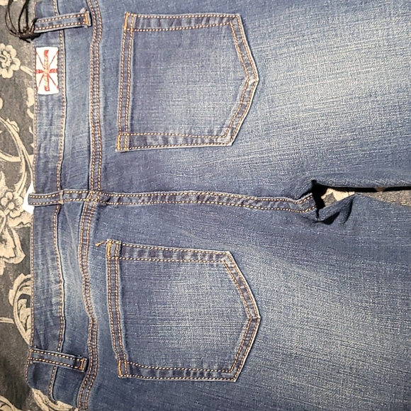 Distressed Pearl Jeans! size 29 - Picture 4 of 7